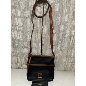 Vintage Dooney & Bourke Crossbody Zip Bag Black Pebbled All Weather Leather